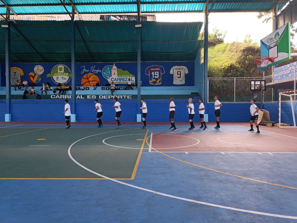 institutojudeca's tweet photo. #11agosto | Estuvimos junto a la comisión de árbitros del Estado Miranda, eje Altos Mirandinos. En las disciplinas de Fútbol Playa, Futsal y Fútbol Campo.

Aseguró Jorge Zambrano, siguiendo las directrices del presidente Broni Herrera, reiteró su compromiso y apoyo con estos.🥇 https://t.co/0s66BSsokp