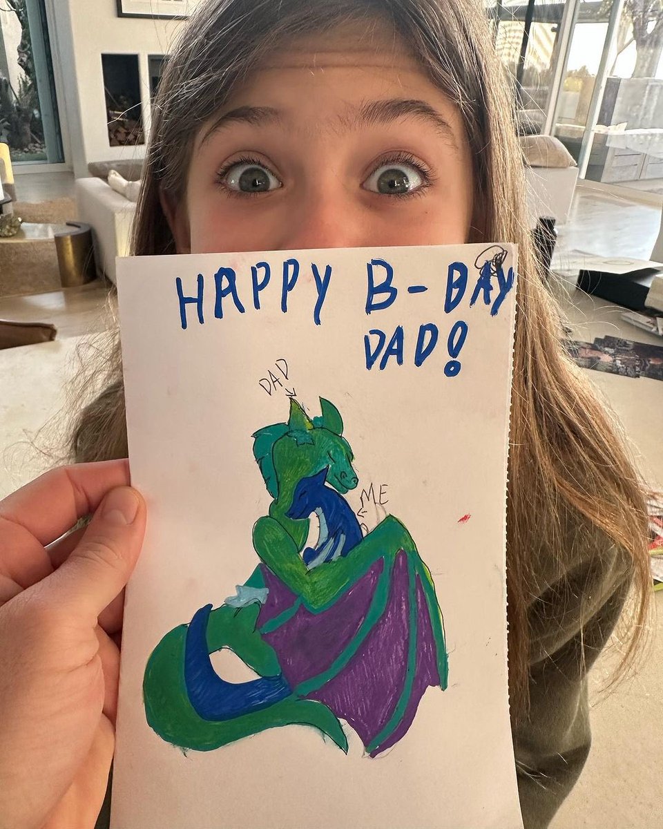 Chris Hemsworth tweet media