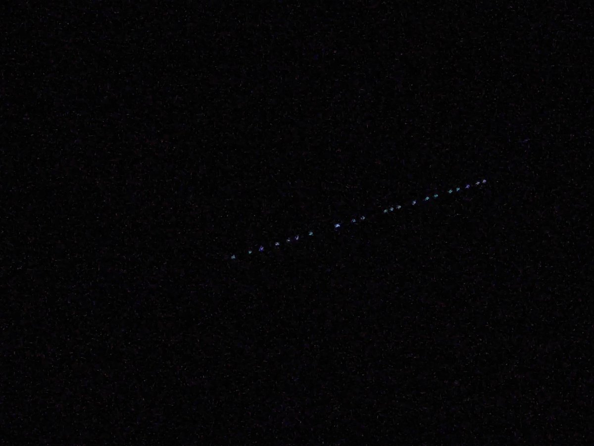 Un train de satellites #Starlink pour le début de la nuit des étoiles au dessus des plages du Roussillon ce soir à 22h13