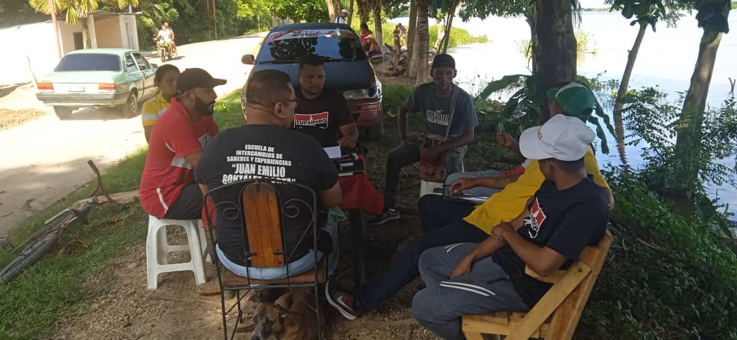 GuaricoMRT2's tweet photo. ¡Que Viva La Rebelion de las Bases..!

Desde la Parroquia "Puerto Miranda" Mcpio @CamaguanMrt la tropa Rebelde en segundo dia consecutivo estudian,  analizan y debaten nuestras nuevas lineas estatutarias. 
Los Rebeldes Somos Mas

#EnciendeMotoresYEmprende
#ComunaYProducción https://t.co/UwzCubrYfe