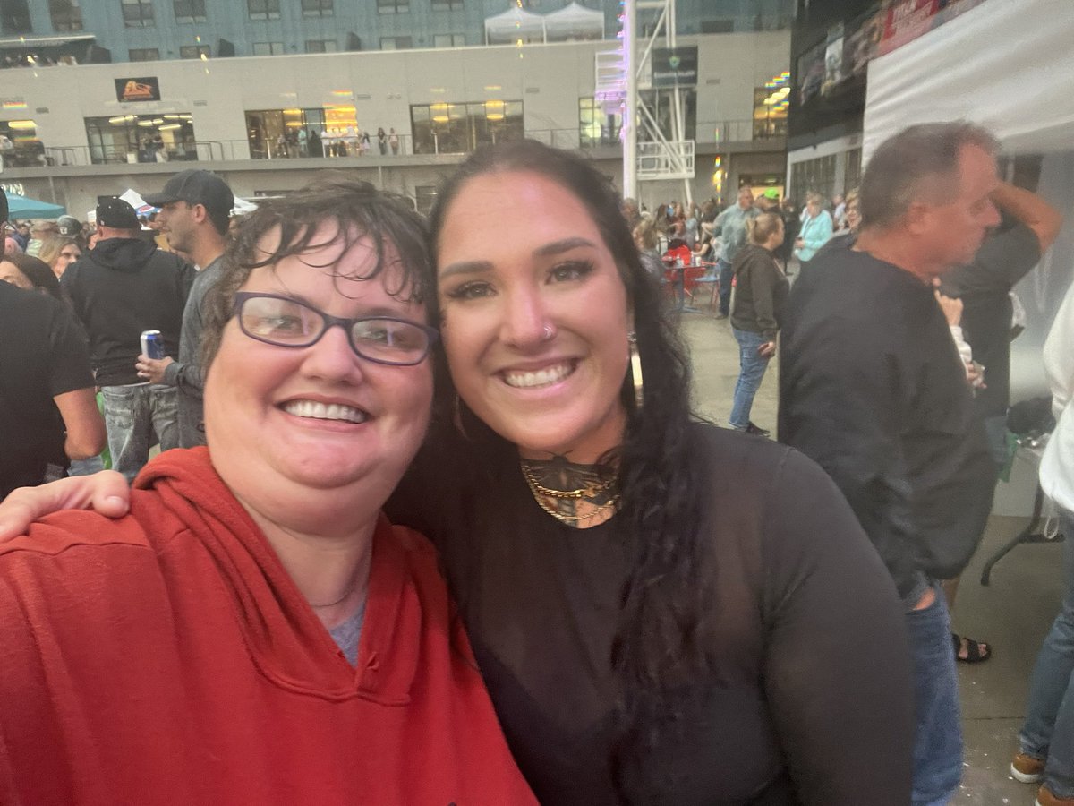 GBFan4Life7's tweet photo. Incredible show last night @_AllieColleen! Always so fun to see you and visit a few minutes. You’re so unbelievably talented and kind. Loving the new merch too #fargo #epic #plazathtthelights https://t.co/4J0gNEgTcy