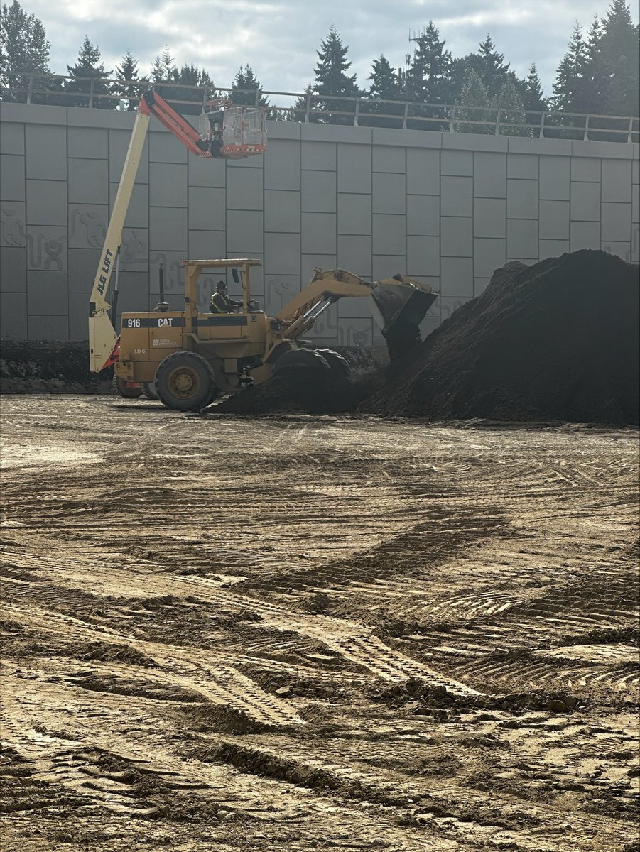 MarkTwainFWPS's tweet photo. Our bullfrog playground is getting closer and closer to being completed! We look forward to welcoming our bullfrogs back on August 30th for our first day of school. 🐸 https://t.co/nTR85tUfip