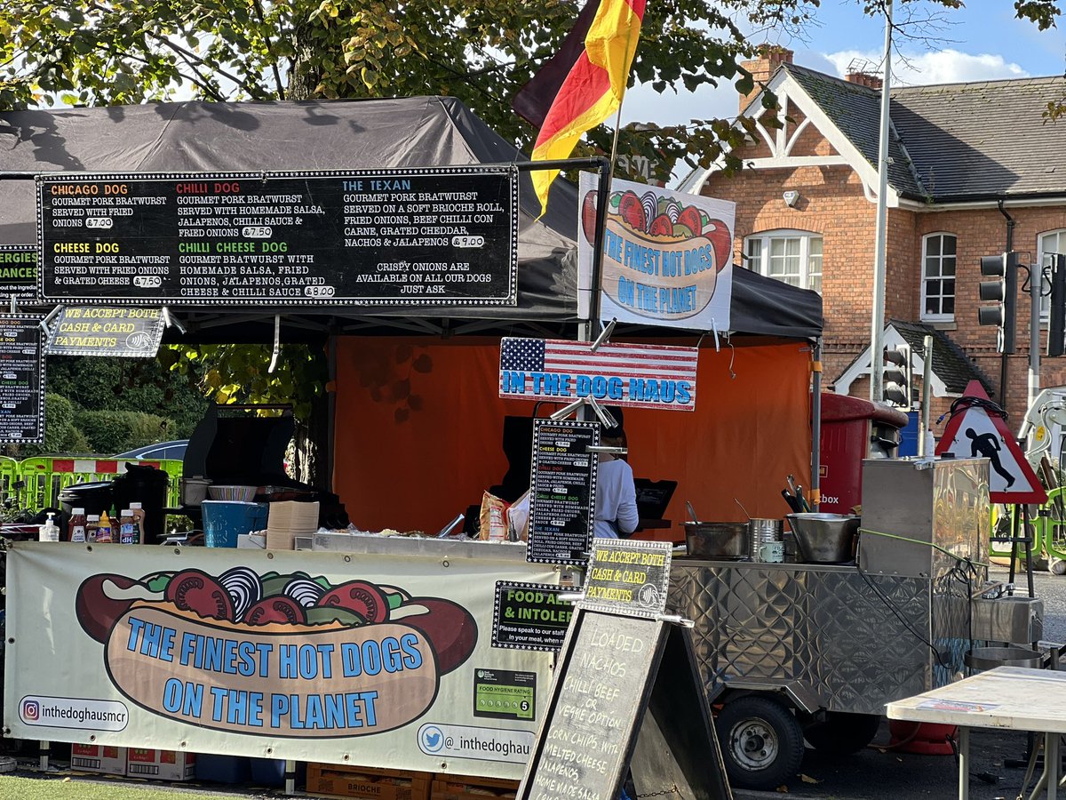 #saturday <a href="/_inthedoghaus/">In The Dog Haus</a> <a href="/_makersmarket/">Makers Market</a>  #hauscombobox @TrenthamGardens #StokeOnTrent #artisanmarket #thefinesthotdogsontheplanet #thebestchillibeefandveggienachosonearth #meltedcheeseeverywhere