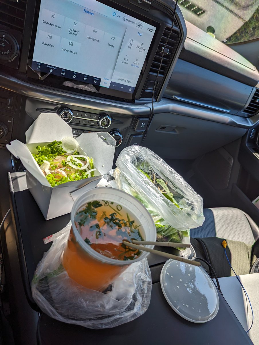 kn6tyw's tweet image. Middle console table on F150 rocks.