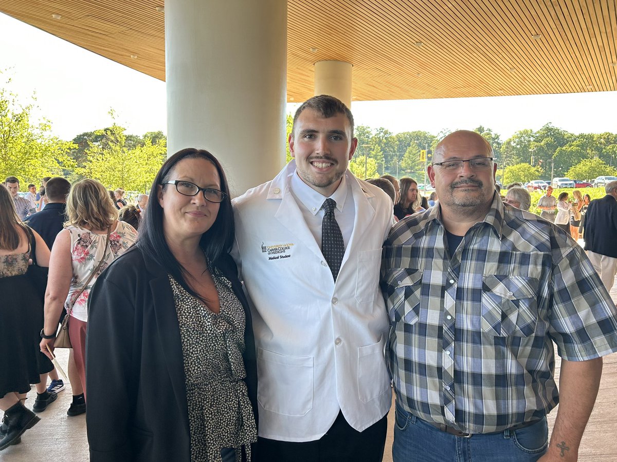 JamRey45's tweet photo. Very proud moment for Reyes Family. Sam Reyes University of Iowa Whit Coat Ceremony. https://t.co/YBydzekyX1