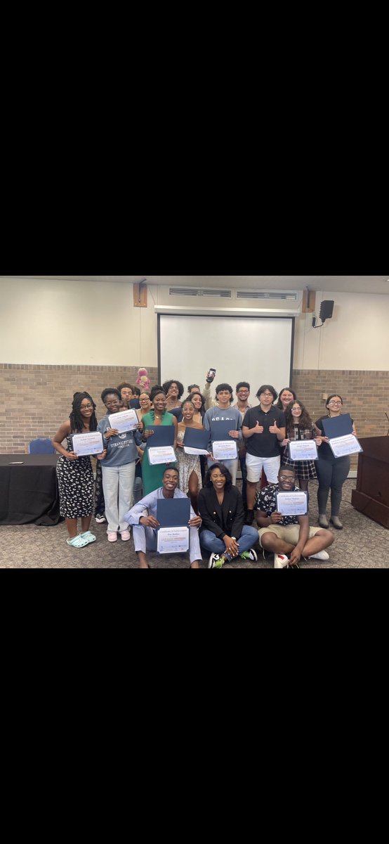 UMass_Chan_OCGR's tweet photo. Join us in celebrating #DynamicFutures Cohort 2 on their Commencement! 🎉
We were honored to have Dr. Candice Williams, Director of Mind Health and Wellness for the @celtics, as our Commencement Speaker. https://t.co/1ZVtUHA1K6