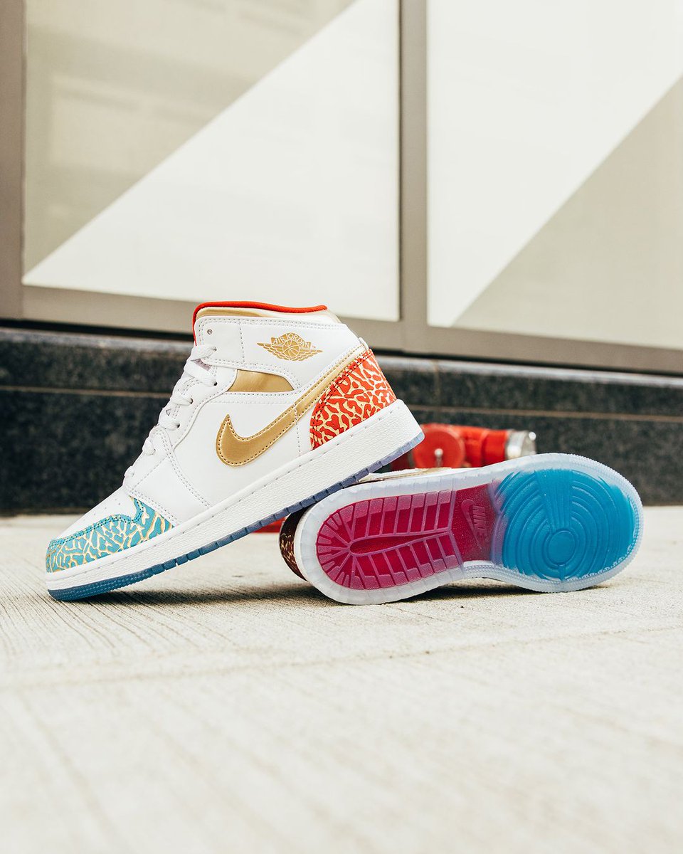 SneakerAlertHD's tweet photo. Air Jordan 1 Mid 'Sneaker School'

GS:https://t.co/zQ2lE6dQe1
PS:https://t.co/AbpQXsrKbu
TD:https://t.co/5JlRZfdhYc https://t.co/isrgvCfX3k