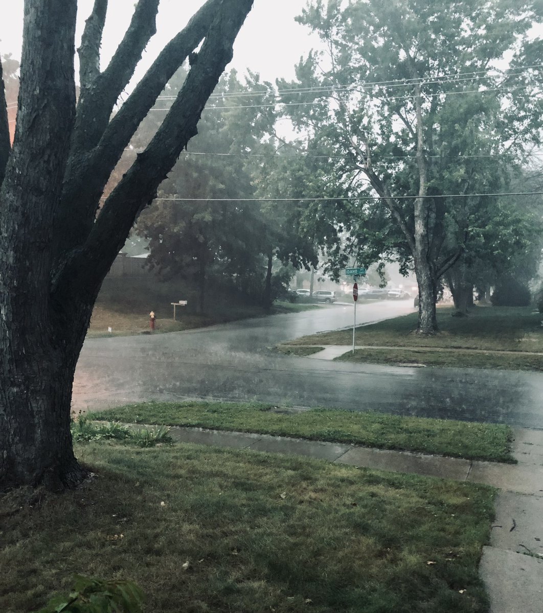 madrobyn's tweet photo. My pic in East StP doesn’t show how green and murky this storm looms. Creepy.   #mnwx https://t.co/udiUPcIBIM