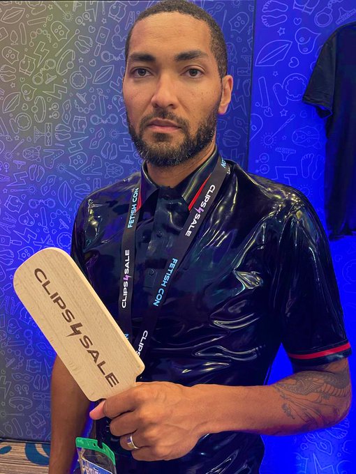 Fetishcon! Stop by the @clips4sale and get a paddle for a paddling. https://t.co/xrzz9iQNBp<a class="tags" href="/tag/clips4sale">@clips4sale</a>