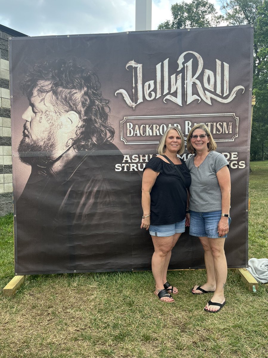 KathyShoff's tweet photo. Sitting in the lawn waiting to hear @JellyRoll615 https://t.co/sALudEz7jf