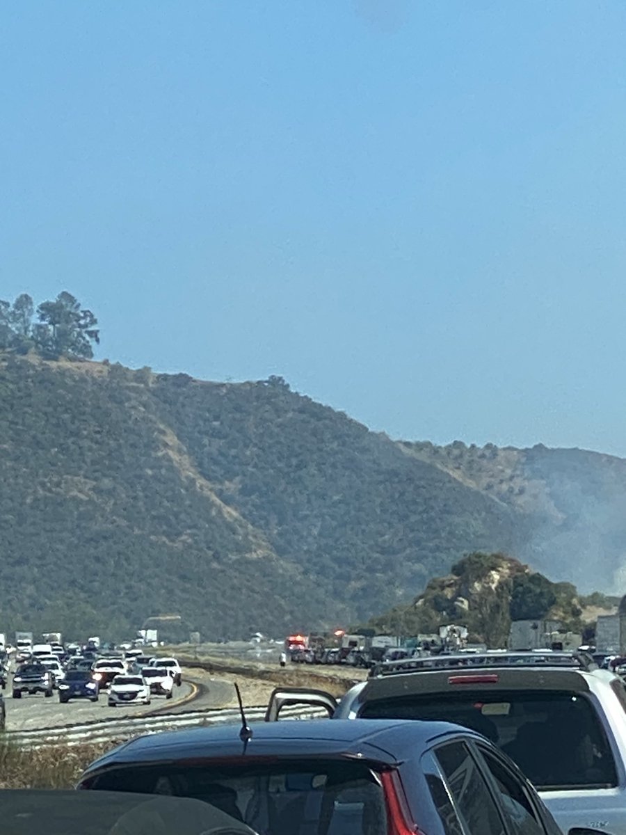 theblackvault's tweet photo. @NorthCountyFire We have no lanes open on southbound. We are stuck. Northbound looks open. π #bonsallfire https://t.co/hyuxPNbWv4