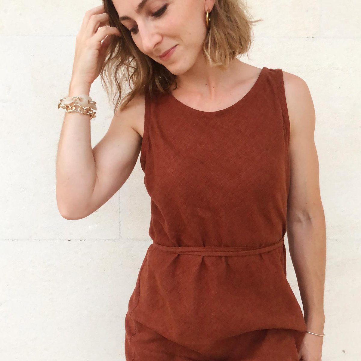 papercutpattern's tweet image. @dntanais in the Ravine Dress 😍 a plunging deep v back, a waist tie, and an optional strap across the back for extra comfort... she&apos;s a beauty!

Tap to shop x