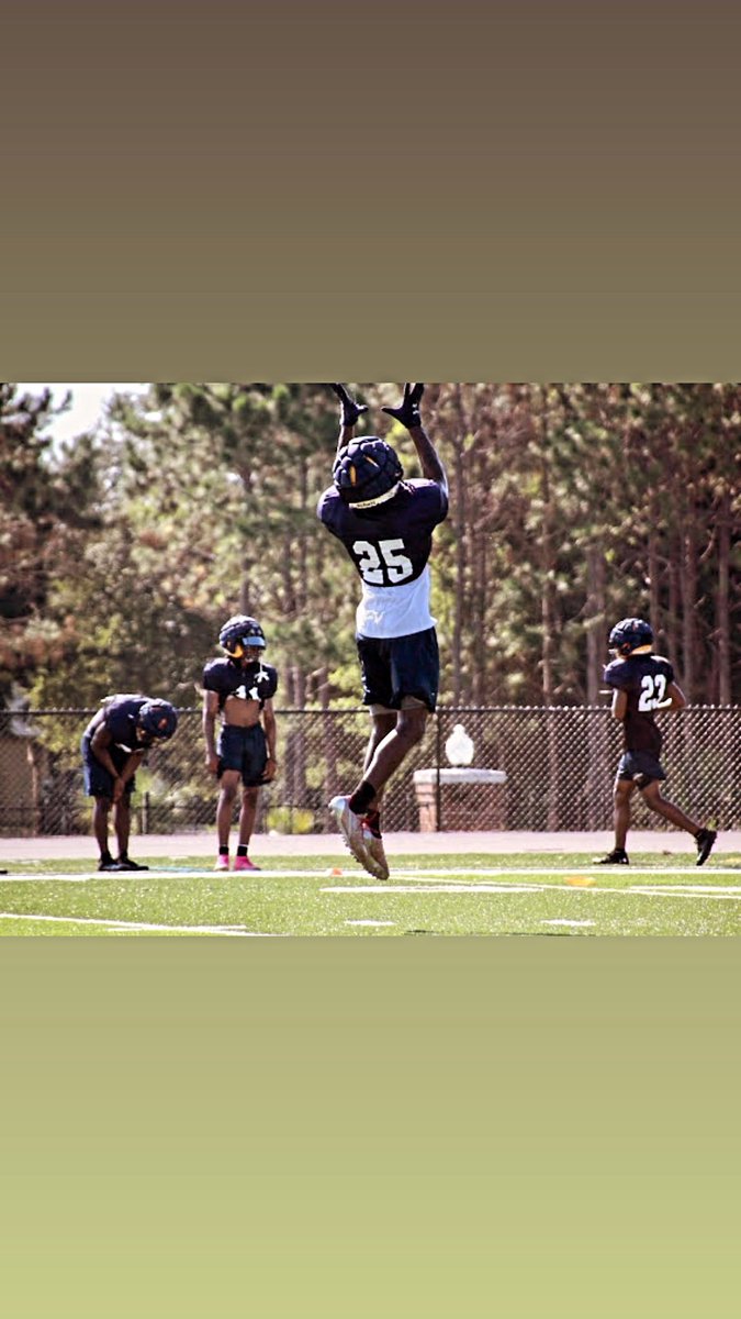 bagsznjay3's tweet photo. Livin is just a statement Life is what matters 🖤 BIG 25🫡 https://t.co/kcUzjHIYE7