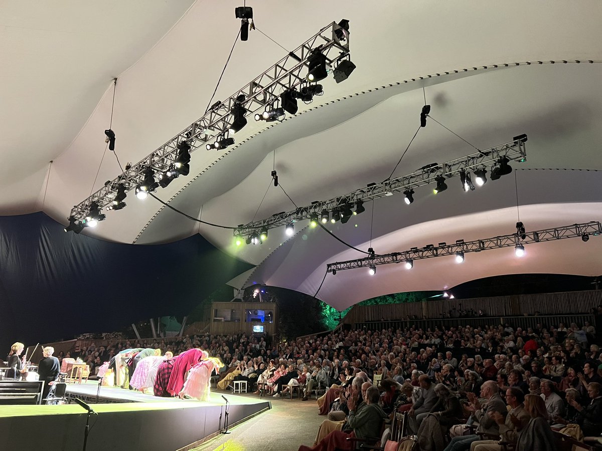 JamesOHP's tweet photo. Wonderful audience reception for Ruddigore tonight @operahollandpk @charlescourt @CityLdnSinfonia #OHPChorus. Fabulous work from everyone on AND off-stage and all love, on his birthday, to the brilliant @jsavournin https://t.co/wzBDZOmMJp