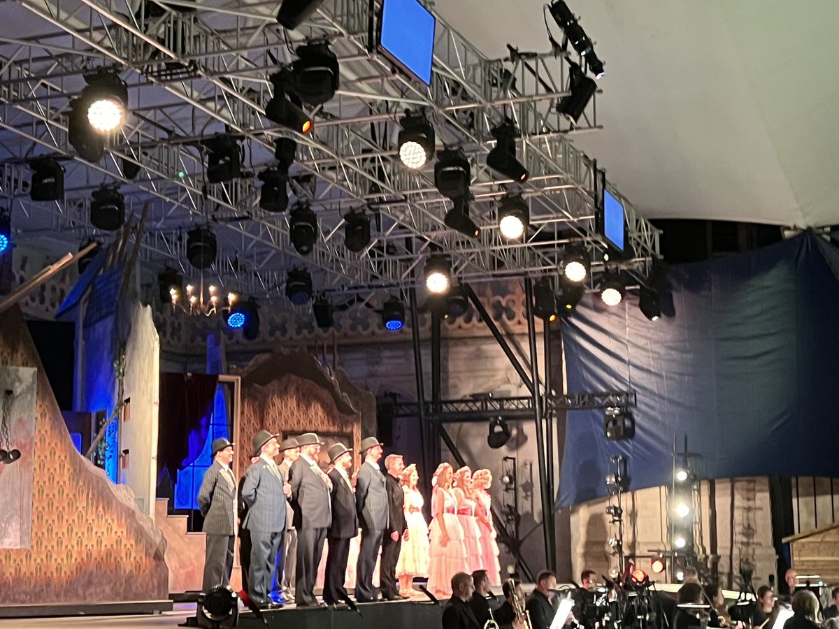 Wonderful audience reception for Ruddigore tonight @operahollandpk @charlescourt @CityLdnSinfonia #OHPChorus. Fabulous work from everyone on AND off-stage and all love, on his birthday, to the brilliant @jsavournin