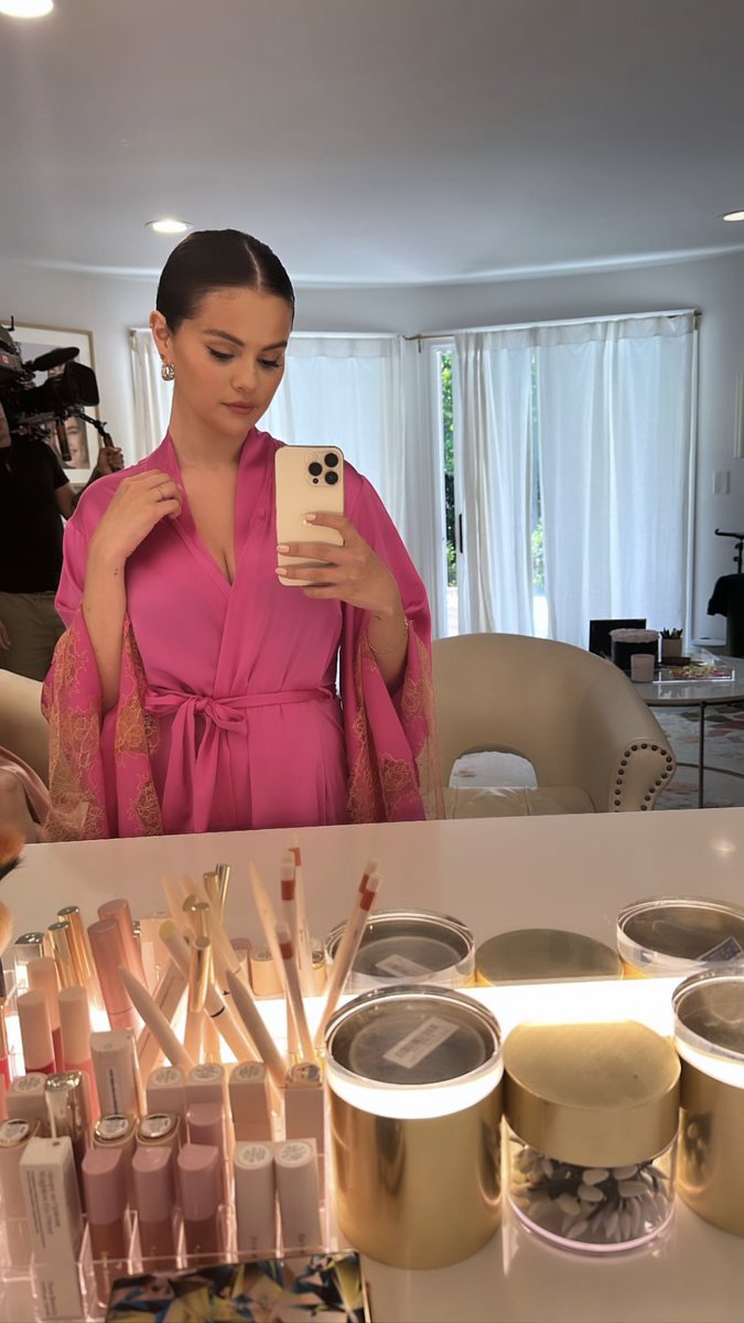 PortalSelenaBR's tweet photo. 📷 Selena Gomez via Instagram Stories. 🔥🩷 https://t.co/vwPGGuCjrM