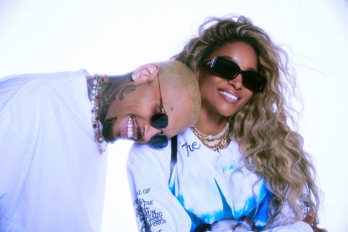 UltimateCiara's tweet image. Cici &amp;amp; C Breezy #HowWeRoll

officialciara.com/music/how-we-r…