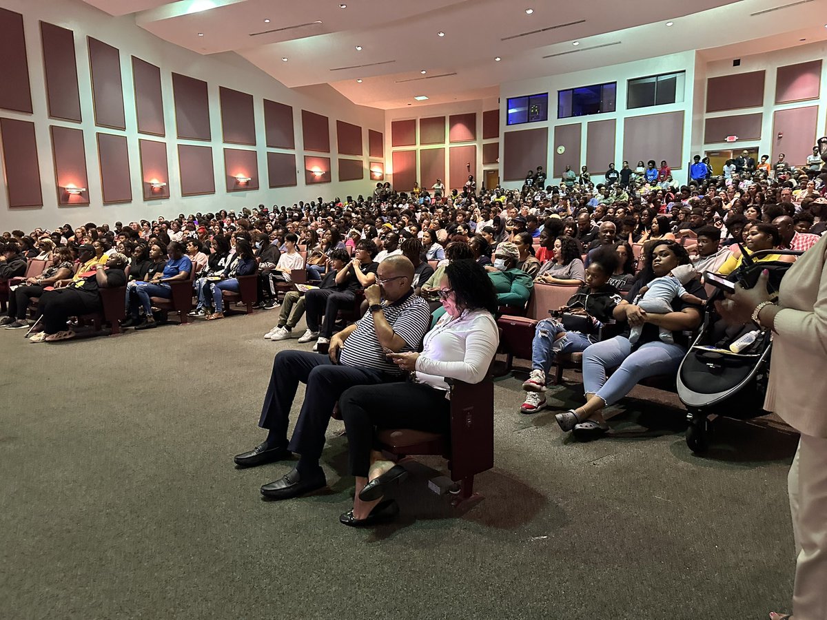 Standing room only at today’s Freshman Invasion. New Scholars &amp; their parents received a warm Bengal welcome &amp; many registered for athletics &amp; clubs while visiting our Activities Showcase. This is just the beginning of an amazing Bengal school year! @BcpsCentral_ <a href="/Bengal_Sports_/">Bengal Broadcast Network</a>