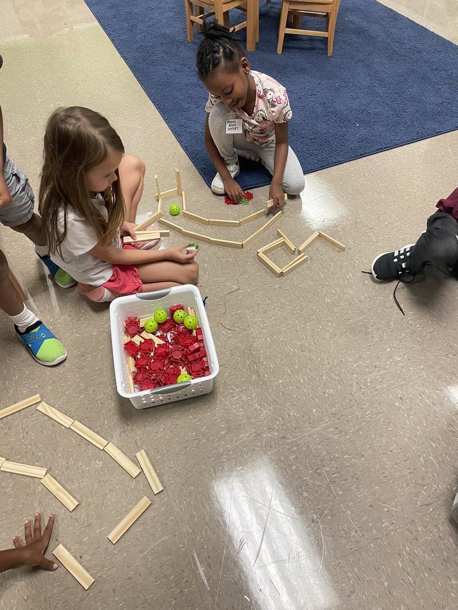 So much fun introducing the Maker Space to students this week!!#ultimatelearningexperience <a href="/MabletonES/">MabletonElementary</a>