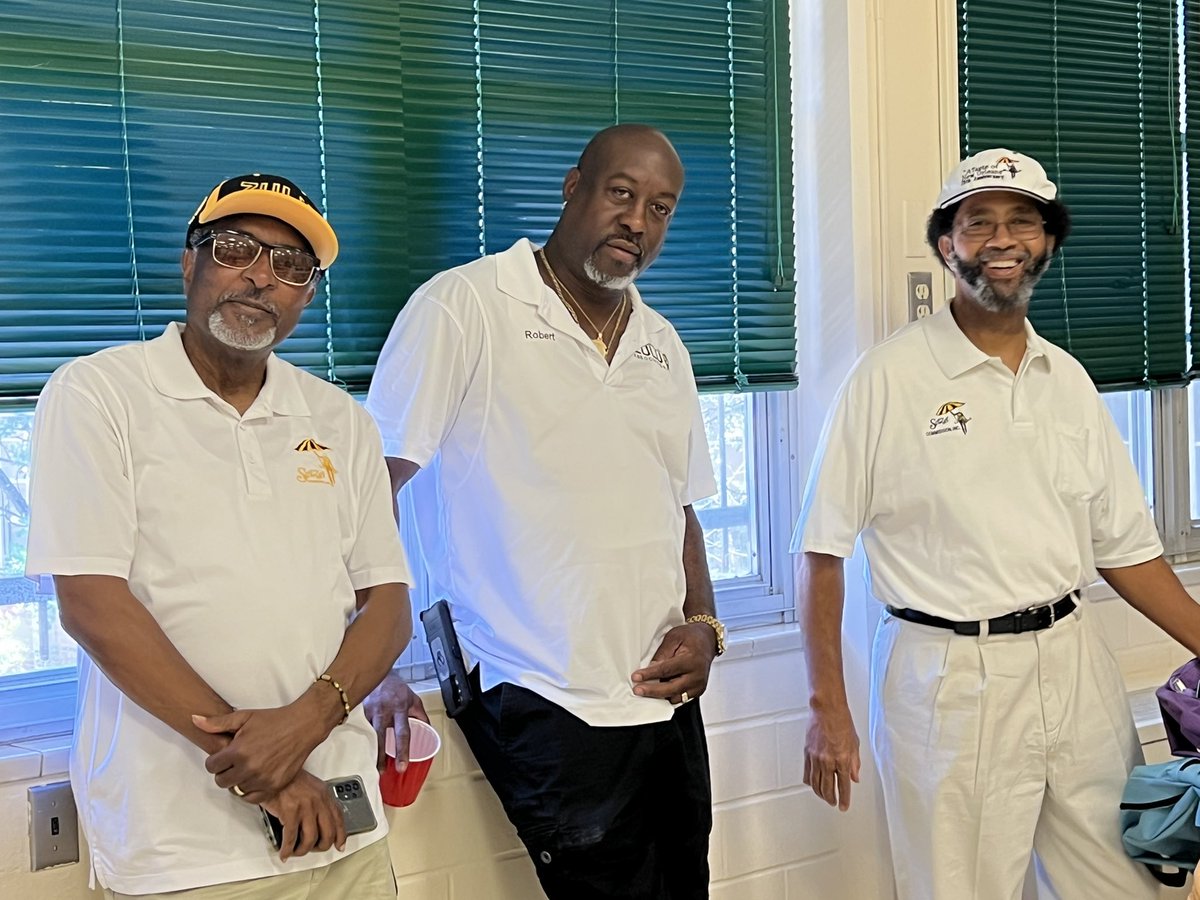 Gates Elementary has long track record of academic excellence on the Eastside. You can see why with a strong turnout for meet the teacher!!!! <a href="/SAISD/">San Antonio ISD</a> <a href="/SAISDFoundation/">SAISD Foundation</a> <a href="/cep_team/">City Education Partners</a> <a href="/SA_MindshiftED/">MindShiftED</a> @SACharterMoms #txed