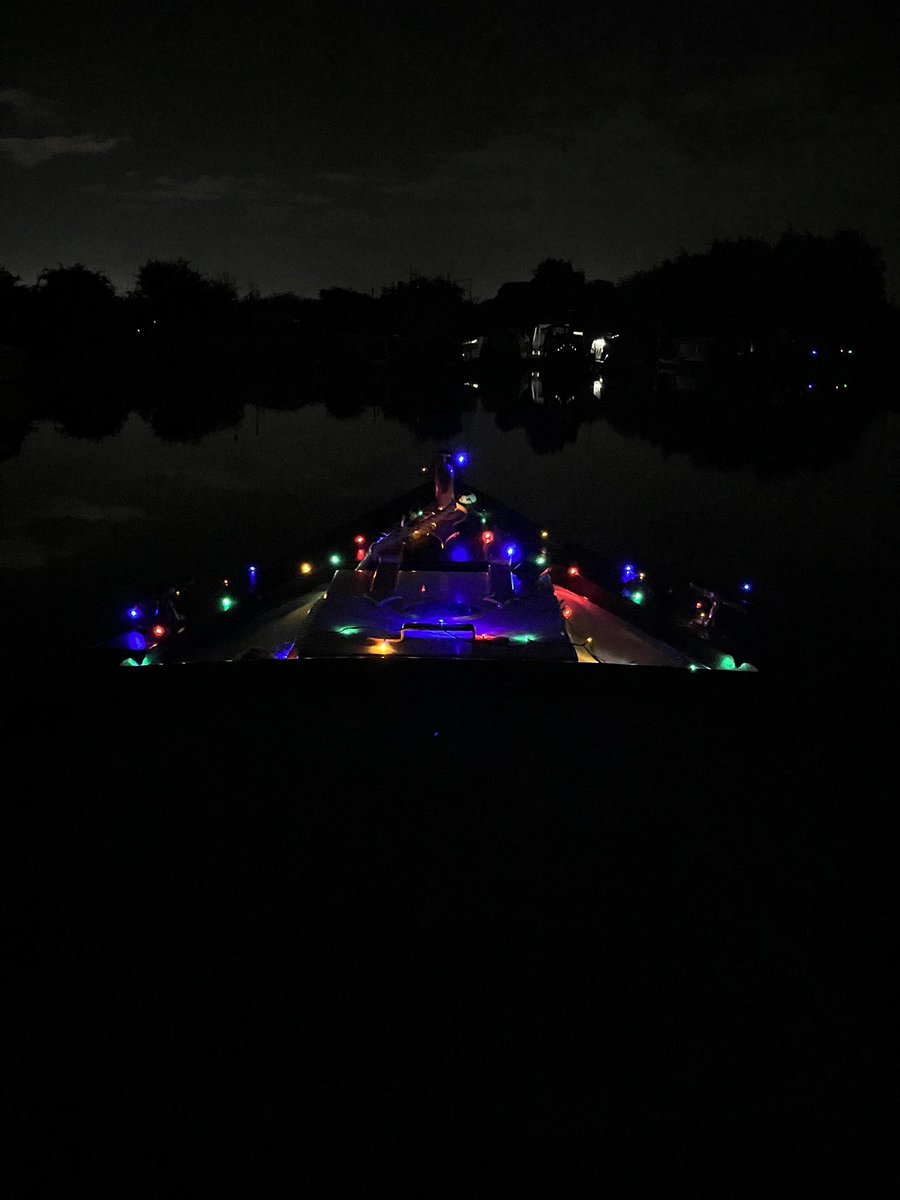 NBSeaGlass's tweet photo. Magical midnight moments #narrowboat #viewfromthebow https://t.co/sQ6Fmtv3I4