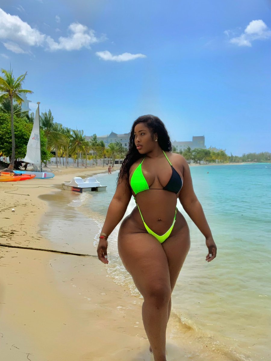 QueenNoushie's tweet photo. Jamaica 🤍 https://t.co/c8xh1QKFhf