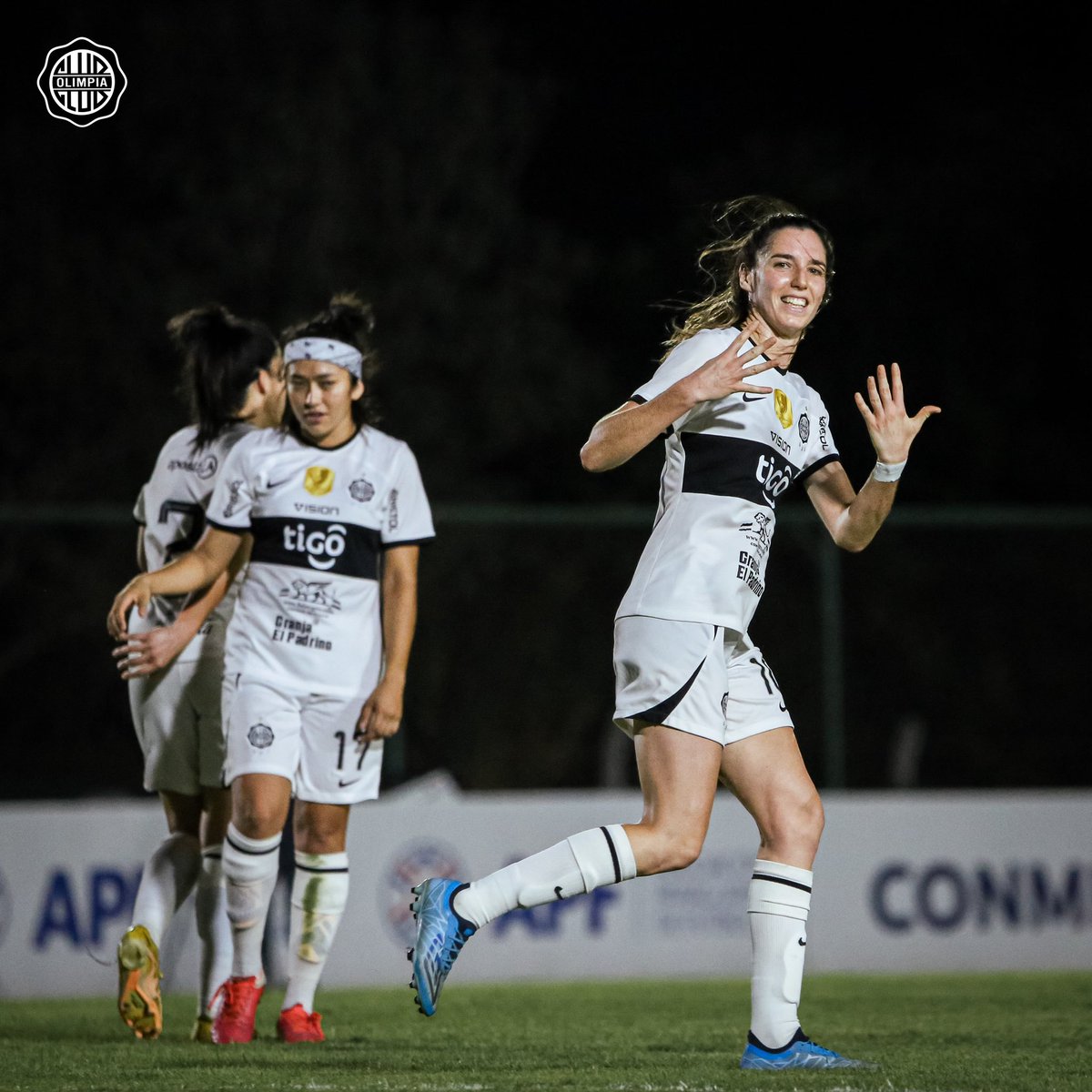 ClubOlimpiaFeme's tweet photo. ¡Que sea el primero de muchos, Lali! ⚽️🫶🏻

#OlimpiaMiOrgullo ⚪⚫⚪ https://t.co/tDwholrs1V