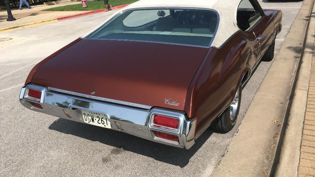 The 1971 Oldsmobile Cutlass Two Door Hardtop / Photos, Specs, Styling, Model History....Photos, Styling, Specs, Engines, Model History....automuseumonline.com/1971-olds-cutl…
