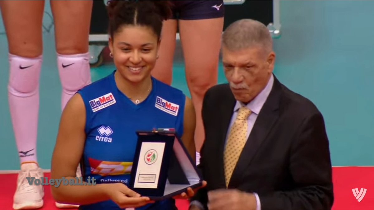 Volleyball_it's tweet photo. Mondiali U19 F.:  I premi individuali. L'azzurra Ilaria Batte miglior regista - VIDEO
https://t.co/DdDOWBz9Ar https://t.co/x0pYIx7i2z