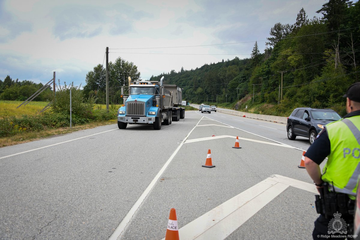 RidgeRCMP's tweet photo. Did you see us yesterday? Our team was out conducting Commercial Vehicle checks to keep our streets safe for all.
The results?
β‘οΈ25 Commercial Vehicle Inspections
β‘οΈ14 Commercial Vehicles taken off the roads
β‘οΈ113 Violation Identified
β‘οΈ23 Violation Tickets issued
#LMDCVE https://t.co/btP0yei0E0