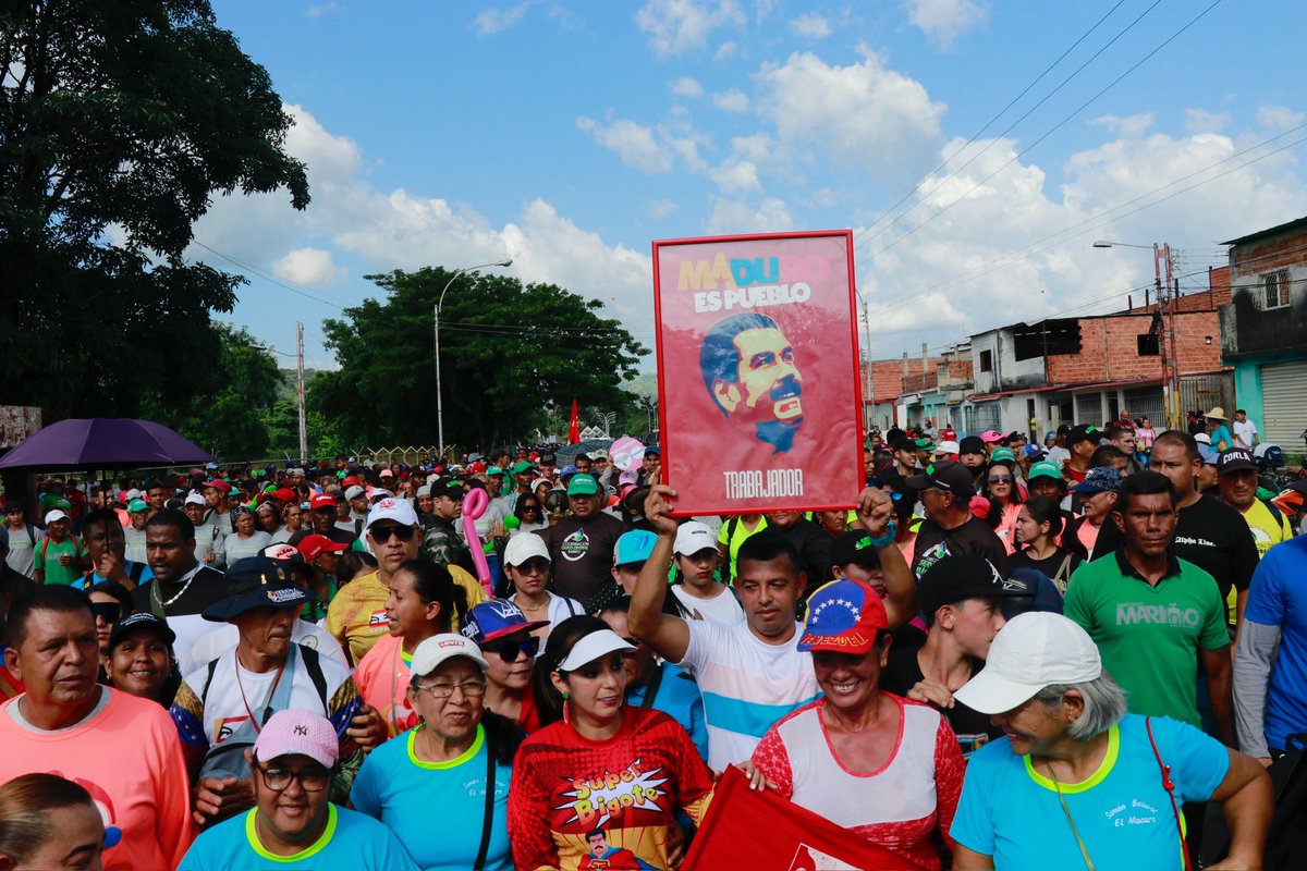 johanitakenpo's tweet photo. Este #11Ago salimos a las calles de #Mariño a defender la Revolución y a brindarle nuestro respaldo al presidente @NicolasMaduro, hombre leal y Conductor de Victorias. ¡En unos minutos les muestro nuestro recorrido por la Av. Intercomunal! #LaPazEsClave #EnciendeMotoresYEmprende https://t.co/XH6ePGhavQ