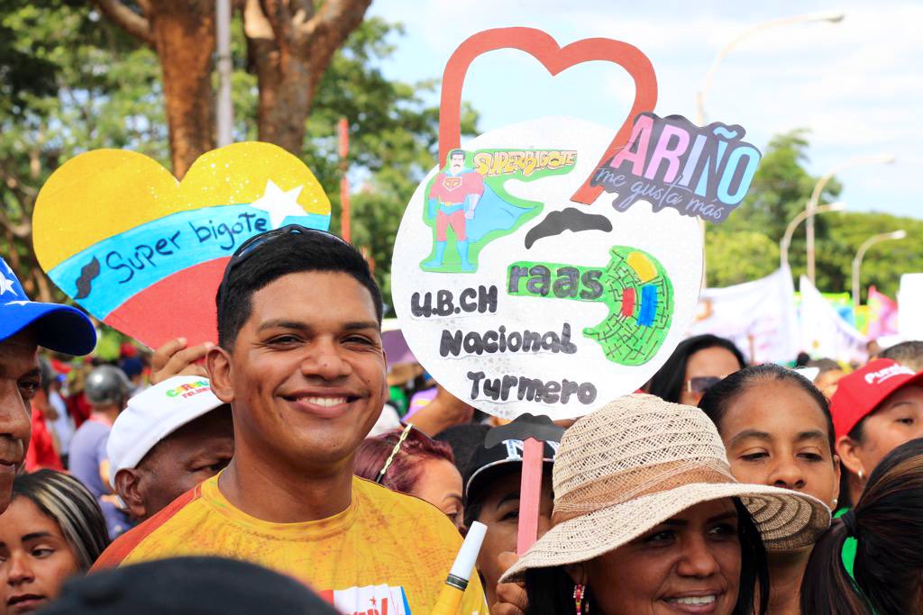 johanitakenpo's tweet photo. Este #11Ago salimos a las calles de #Mariño a defender la Revolución y a brindarle nuestro respaldo al presidente @NicolasMaduro, hombre leal y Conductor de Victorias. ¡En unos minutos les muestro nuestro recorrido por la Av. Intercomunal! #LaPazEsClave #EnciendeMotoresYEmprende https://t.co/XH6ePGhavQ
