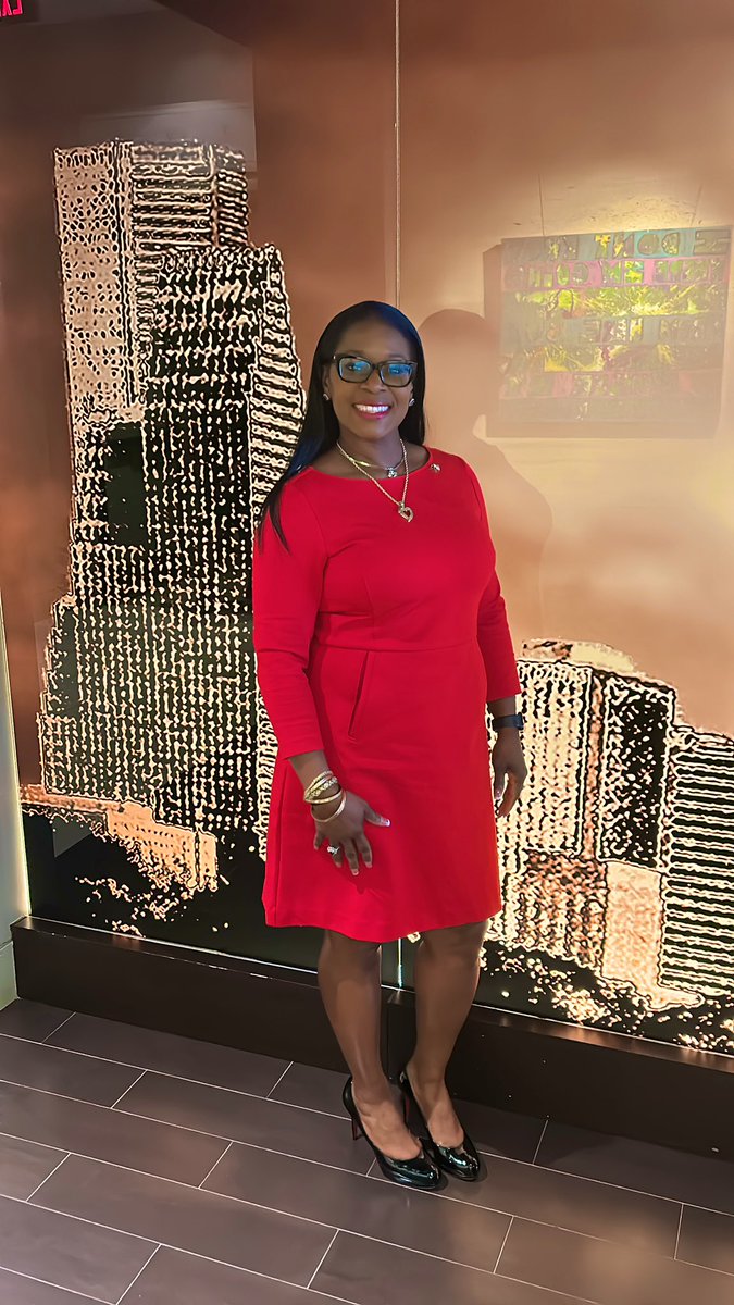 So excited to receive the <a href="/HMSDC/">HMSDC</a> Emerging 10 award with my friend, Tamala Austin with J.I.V.E. Juice. This award is given to growing businesses that are making significant contributions to their industry and community. <a href="/h5strategic/">H5 Strategic Alliances LLC</a>