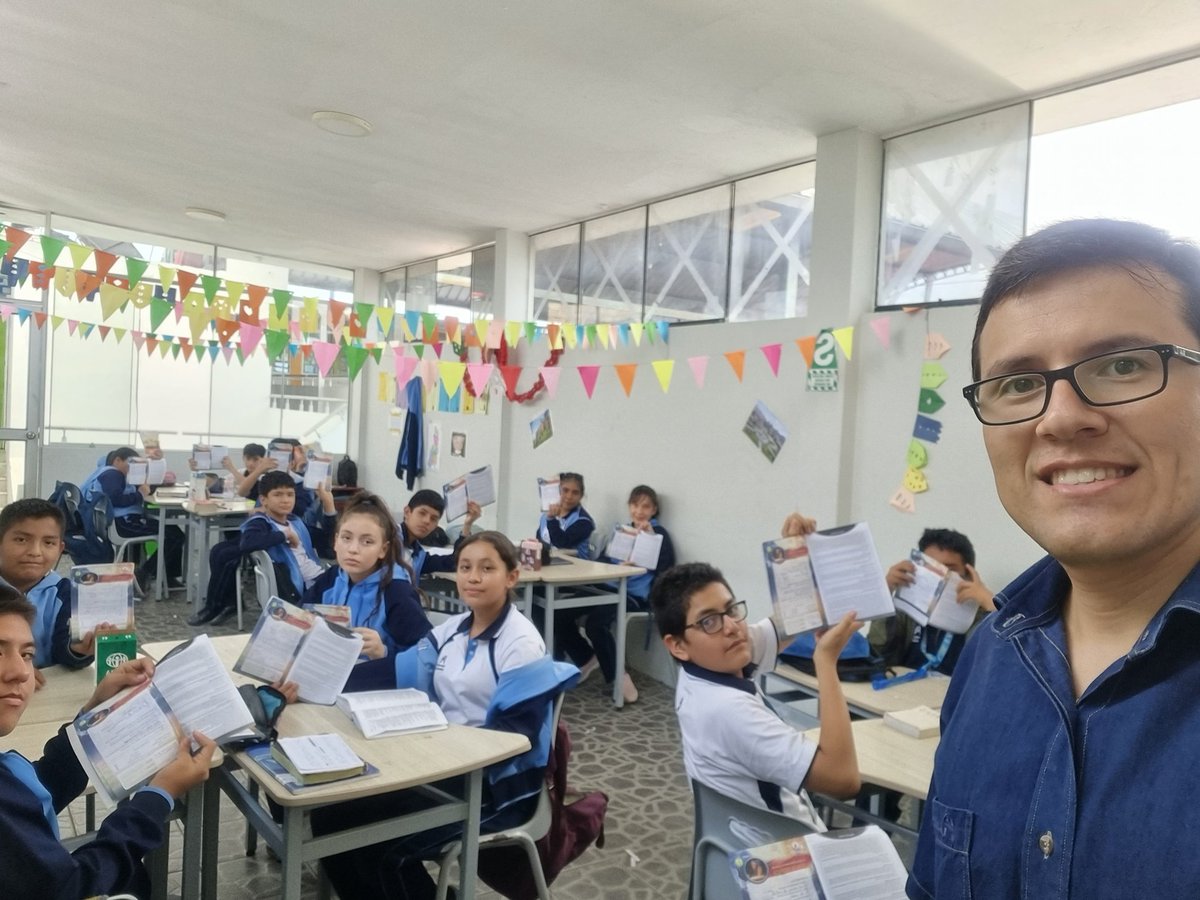 TarrilloDany's tweet photo. [Estudios bíblicos 2023 Lección 17]

Hoy continuamos realizando con los estudiantes del #ColegioAdventistaAltoMayo el desarrollo del curso bíblico #LaFeDeJesús lección 17 iniciando esta semana el 2do semestre escolar.
#EducaciónAdventista más que enseñanza #MNO #UPN. https://t.co/XAdzb1LZhC