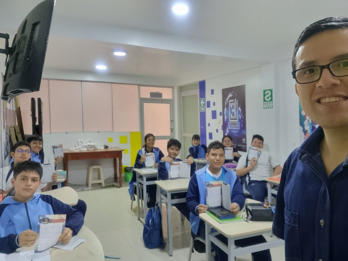 TarrilloDany's tweet photo. [Estudios bíblicos 2023 Lección 17]

Hoy continuamos realizando con los estudiantes del #ColegioAdventistaAltoMayo el desarrollo del curso bíblico #LaFeDeJesús lección 17 iniciando esta semana el 2do semestre escolar.
#EducaciónAdventista más que enseñanza #MNO #UPN. https://t.co/XAdzb1LZhC