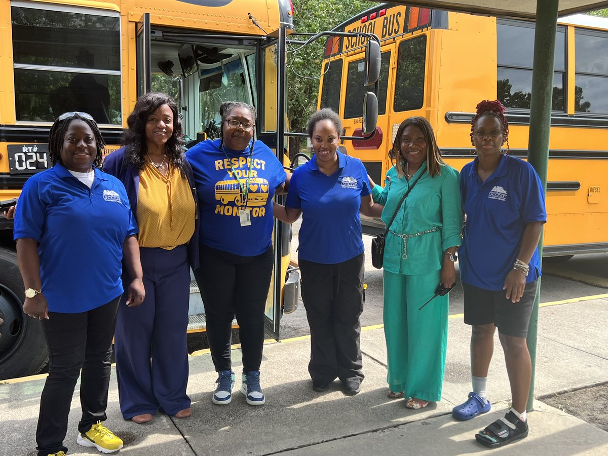 WindsorForestES's tweet photo. WFES thanks our bus drivers and monitors for going that extra mile this week! @DrGilCol09 @simplyb731 https://t.co/RxRDdQCLGb