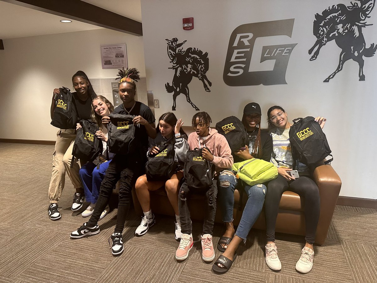BustersWBB's tweet photo. The New School year is finally here welcome to Orientation Day ladies!! It’s a great day to be a Buster 🤠.. #BusterNation https://t.co/IlkUxkYYQf