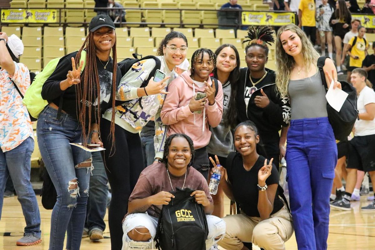 BustersWBB's tweet photo. The New School year is finally here welcome to Orientation Day ladies!! It’s a great day to be a Buster 🤠.. #BusterNation https://t.co/IlkUxkYYQf