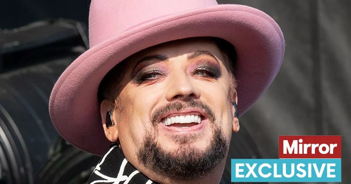 MB40934's tweet photo. I LOVE this song!!! I wish Boy George would sing it now with his soulful voice!! I LOVE his music.
#BoyGeorge #LessThanPerfect
Less Than Perfect https://t.co/1xU5It40wB via @YouTube https://t.co/eA2ZEpJgZO
