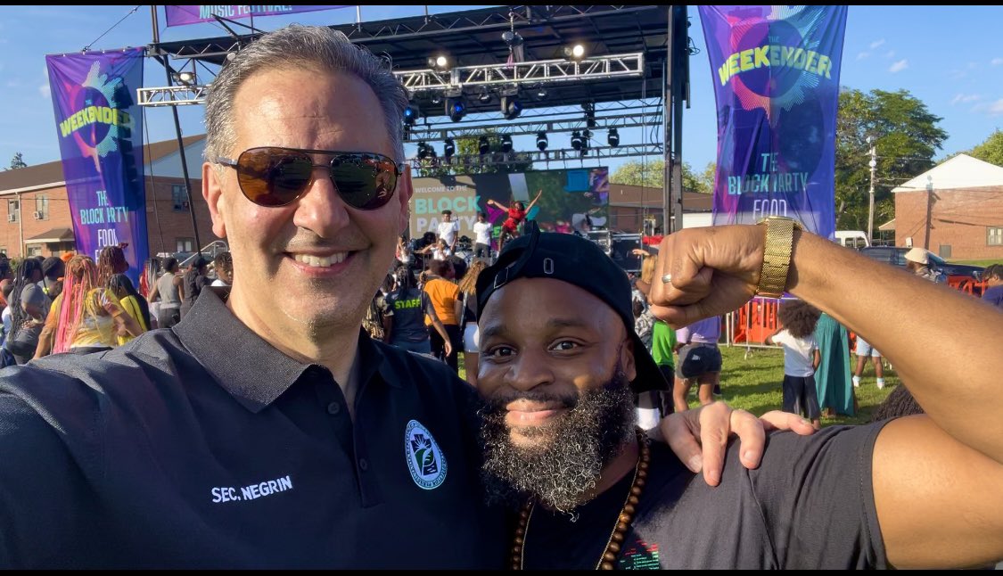 RichNegrin's tweet photo. Love seeing #TeamDEP making a contribution to their community. My Special Assistant Anwar Curtis @acthemayor breaking it down on stage at the #Weekender Music Festival tonight. Yeah, “I like it like that!” He’s got the moves! @PennsylvaniaDEP is in the house. https://t.co/iLCrASfwiA