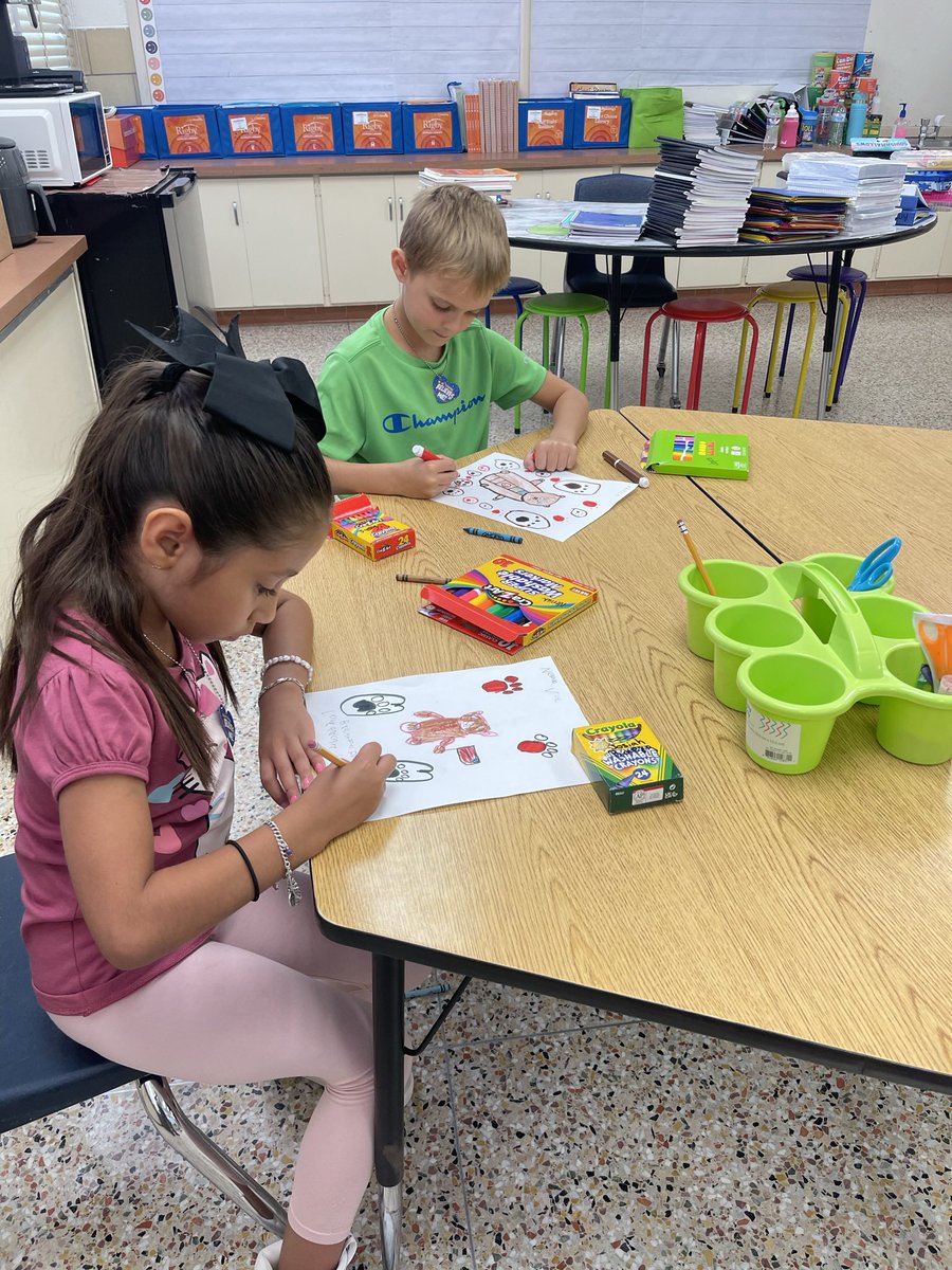 I’d say we started off the year strong 💪! Students portrayed themselves using a grizzly template and wrote down goals and growth mindsets for this year! BIG DREAMERS in action🌠💭🐾✏️#DreamBig #Growth #Goals #Grizzlies #iMatter #YouMatter