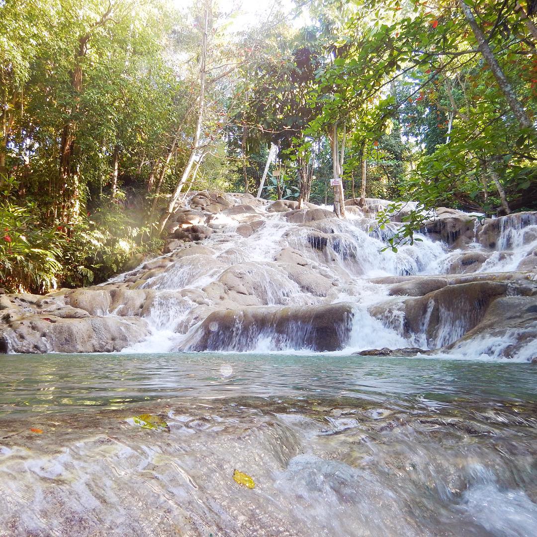 Si estás planeando visitar Jamaica, Dunn's River Falls es un lugar que no puedes perderte. ¡Asegúrate de agregarlo a tu lista de deseos!

#VisitaJamaica #VenProntoAJamaica #LatidodelMundo
📸: ashleydawnjensen