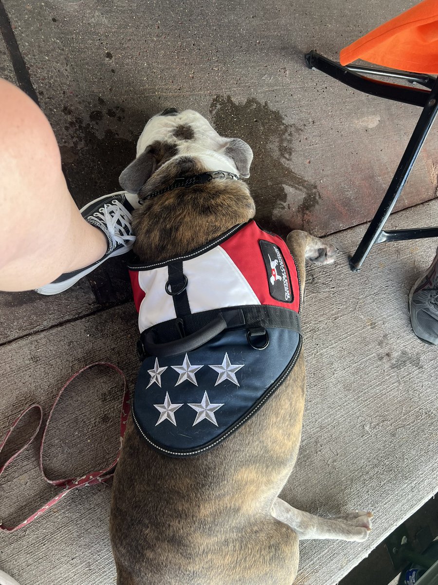 Soldier_CCOTA's tweet photo. @springsteen We are waiting!!! Made it thru traffic, security, and momma only had a few episodes to make me work! Let’s enjoy the night! #bucketlistconcert https://t.co/pq4wKhLpeW