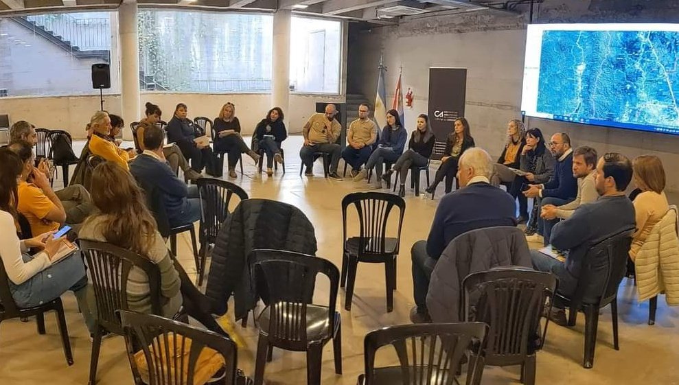 MVMuccillo's tweet photo. Desde #PolicíaAmbiental participamos de una mesa de diálogo con referentes ambientales, intendentes, jefes comunales del Corredor de Sierras Chicas y representantes del Colegio de Arquitectos de Córdoba para articular acciones de control ambiental en el sector. https://t.co/nNGYgufIpo