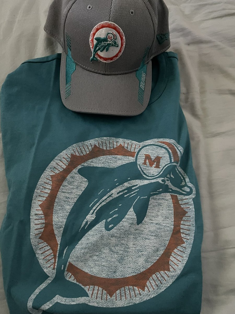 New shirt & hat from @Canes_Wear
I am ready for the season @MiamiDolphins #VintageLogo