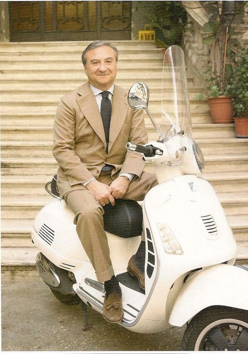 dieworkwear's tweet photo. @JaxAlemany Also, tan suits are great. Best in linen, tropical wool, or Solaro during the summer months, and then cotton or wool gabardine in the spring and fall. To be worn with light pink shirts, light blue oxford button-downs, camp collar shirts, white t-shirts, and brown loafers. https://t.co/12sYlTd6RL
