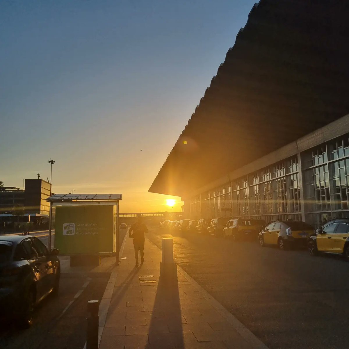 DjDragonscale's tweet image. Another #EarlyMorningales at Casa Amigo so some work could be advanced 🛩🌅🎧 Getting ready for the upcoming parties... And for something else... 🌃⚡Also got my Mega-Stone (Dragonscalenite) 🦄 #SoaringOnlySummerHopes #SoaringOnly
📸 also on @instagram
instagram.com/p/Cv0W2D9L2-W/…