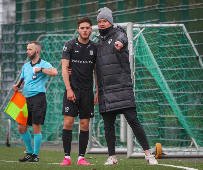 Stjórn KV og Hjörvar Ólafsson hafa tekið þá sameiginlegu ákvörðun að Hjörvar stigi til hliðar sem aðalþjálfari liðsins. Hjörvar, sem er einn af stofnendum KV fyrir 20 árum, á allar bestu þakkir fyrir störf sín í sumar og við óskum okkar manni velfarnaðar í komandi verkefnum👑