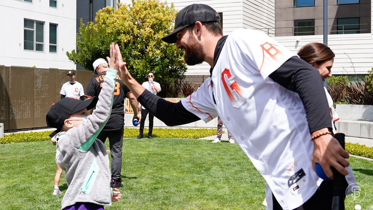 SFGiants's tweet photo. Earlier today, a large group of #SFGiants visited Family House San Francisco to spend time and play baseball with the the children 🧡 https://t.co/K5o0Hhdnpg
