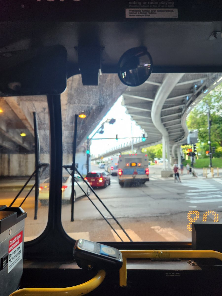ashland13's tweet photo. @cta Your #134 driver has gridlocked traffic for a non-injury collision by fully blocking the on-ramp waiting on a supervisor.
This created a more dangerous situation when they could have just pulled up and over. 
Please correct your procedures going forward. https://t.co/ndvHoQzYuT